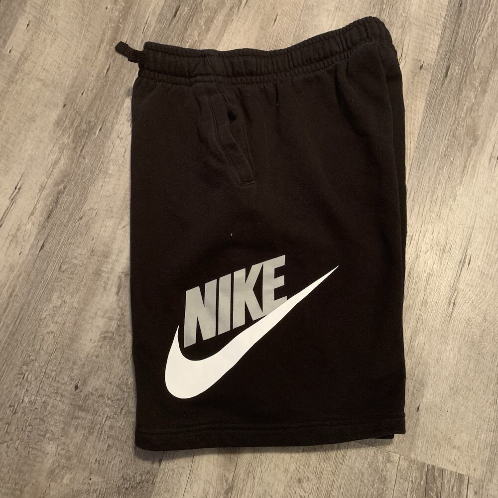 NIKE Sportswear Club Fleece Shorts Boys Youth Size XL Black Logo CK0509-010
